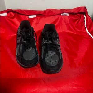 New Balance Black and Gray Women's Sneakers